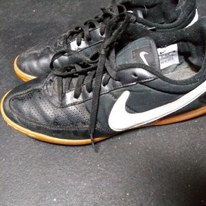 Size 9 black and white  Nikes